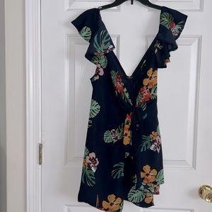 Beautiful Wrap Romper Brand new no tag Size 1XL